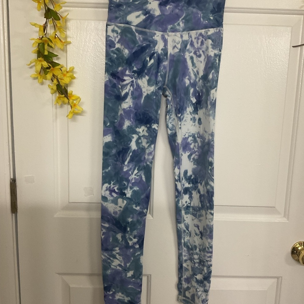 Manduka Aurora Tie-Dye Leggings - Blue and White - Picture 3 of 6